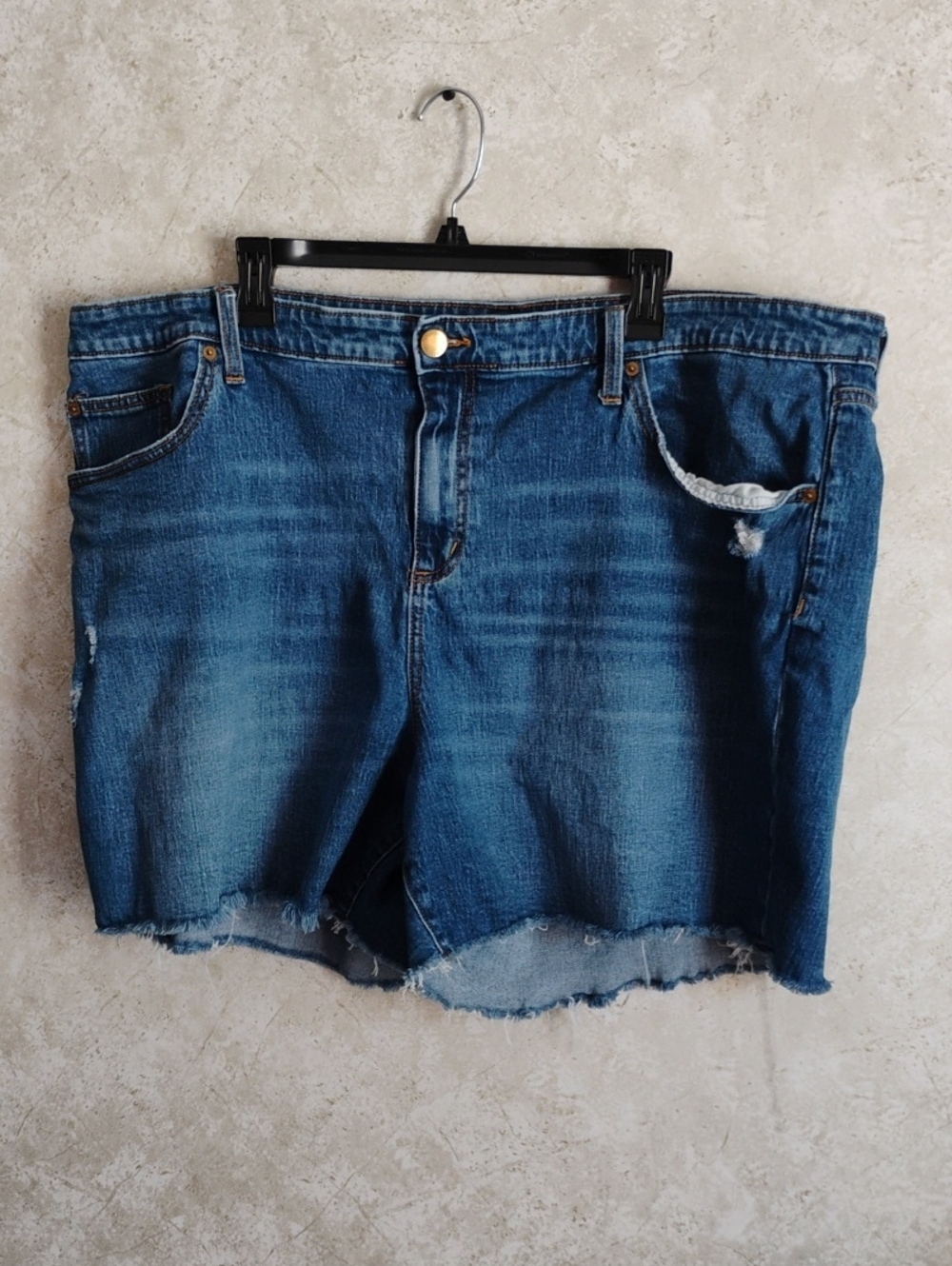 Universal Thread Boyfriend Denim Cutoff Shorts in Medium Blue/Size 24W
